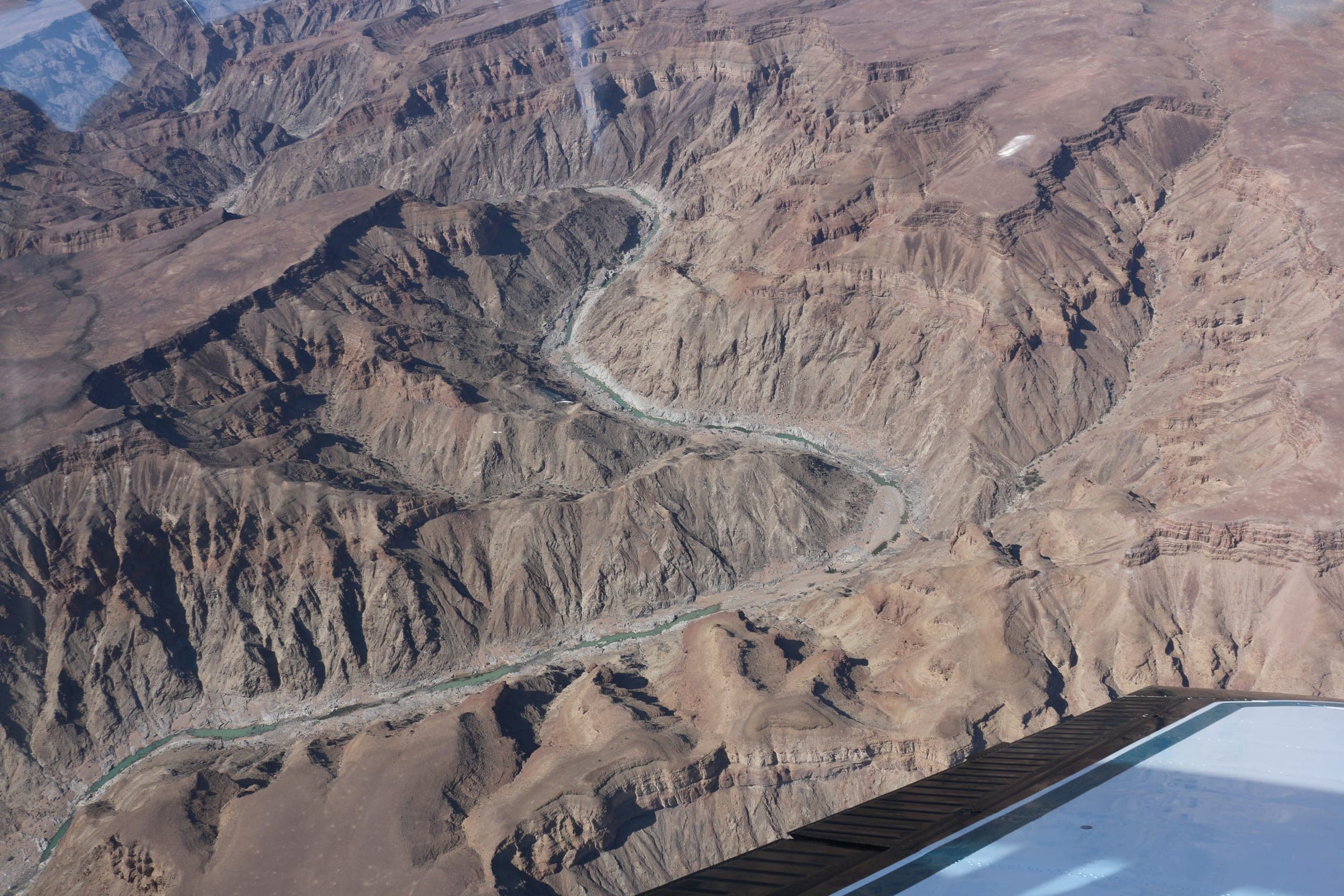 Fish River Canyon Namibia – zweitgrößter Canyon der Erde mit 550 Metern Tiefe bei goldenem Abendlicht