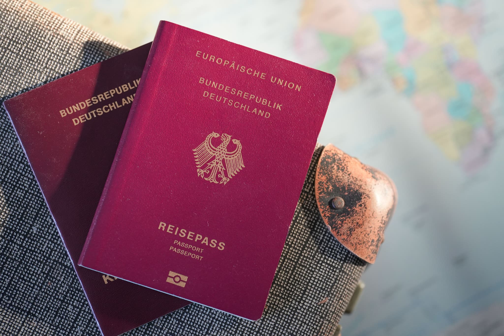 Reisepässe als Symbol für den Tansania Visum Service