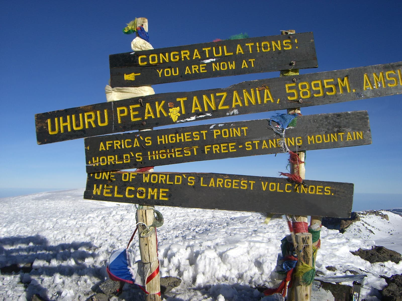 Gipfelschild am Uhuru Peak, 5.895 m