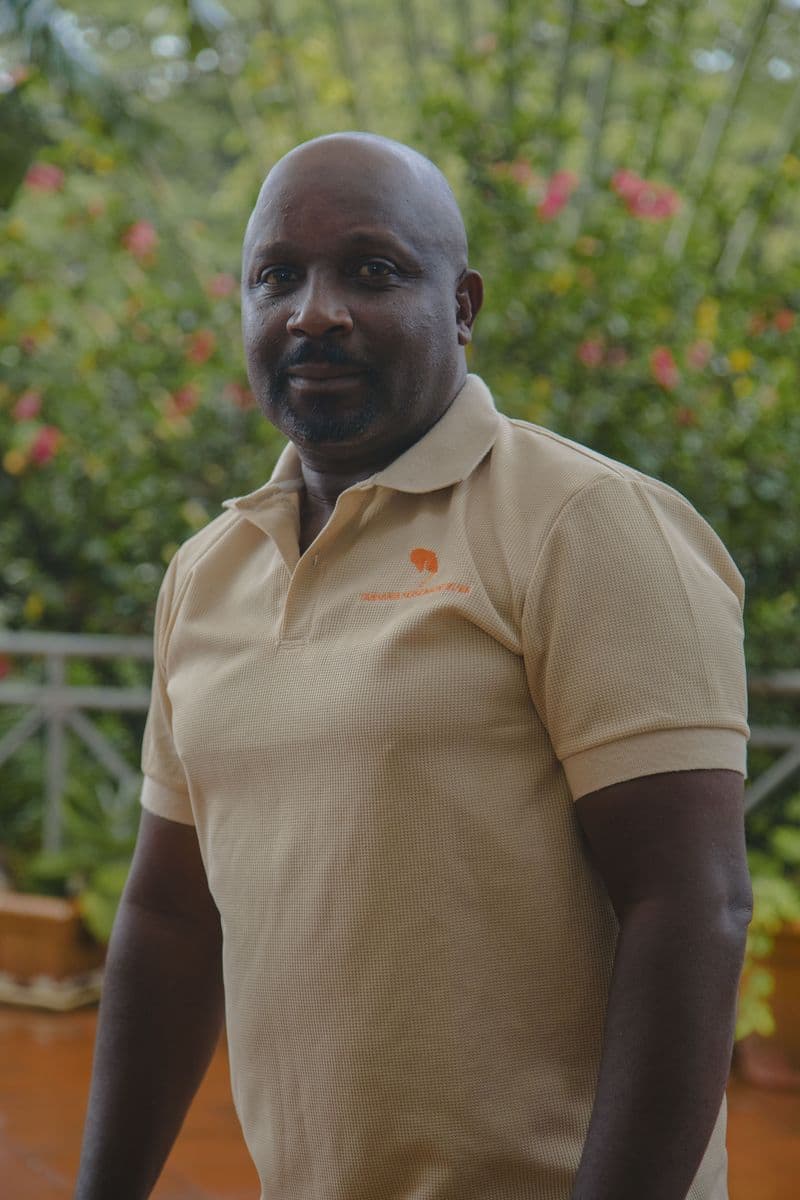 Fadhil Komba – Safari Guide & Tierfährtenexperte