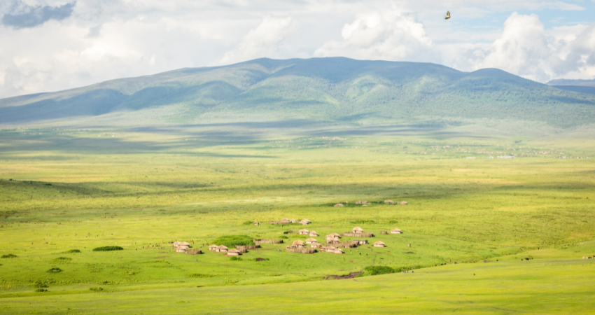 Ngorongoro Krater mit Massai-Dorf – Natur und Kultur in Tansania