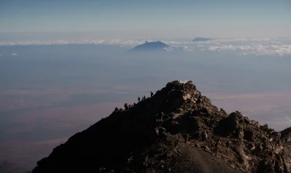 Saddle Hut → Socialist Peak (4.562m) → Arusha