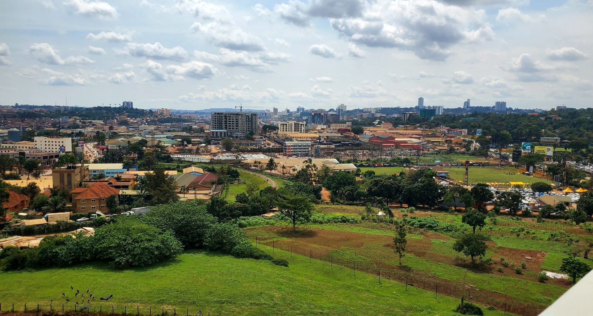 Ankunft in Entebbe oder Kampala