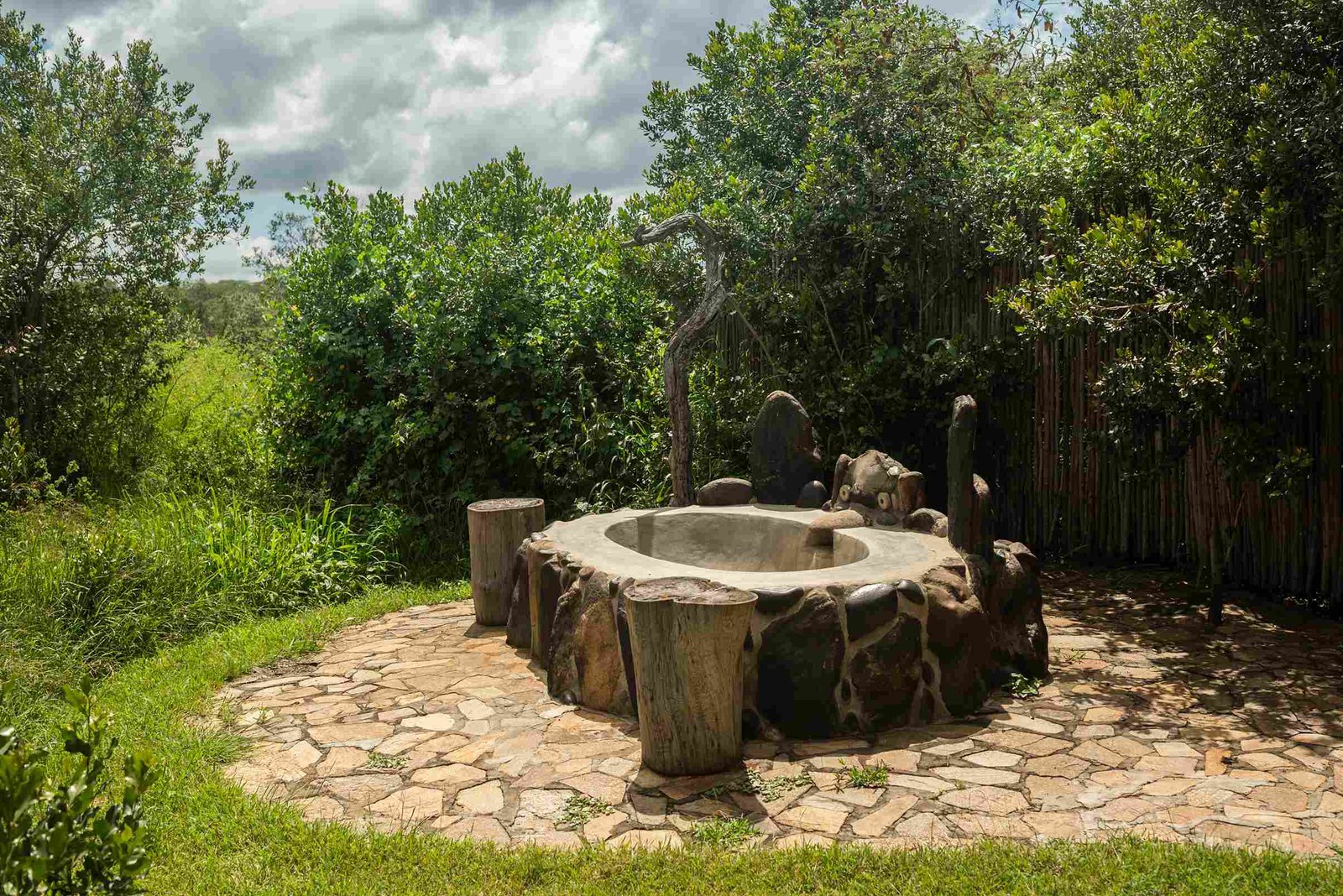 Angama Safari Lodge mit Blick auf Masai Mara