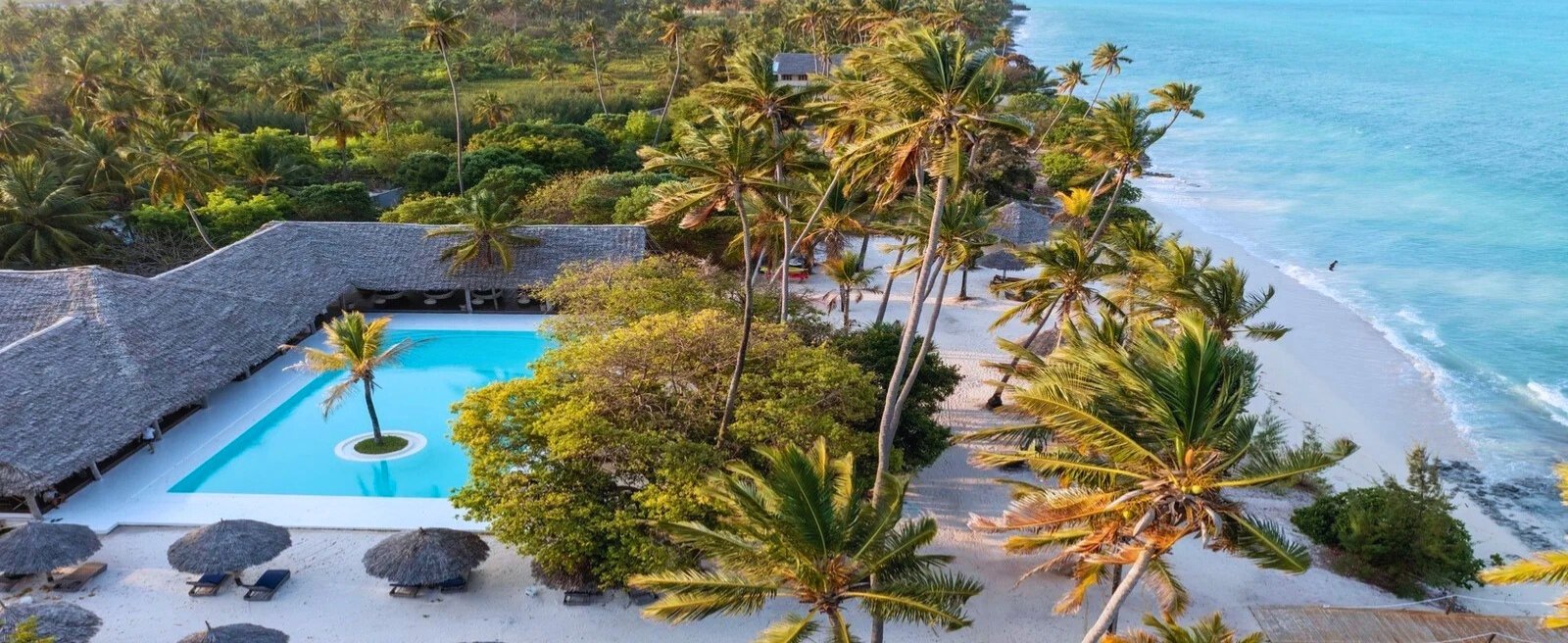 Blue Moon Resort desktop